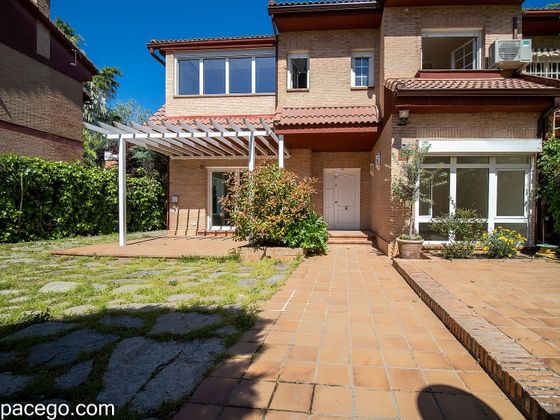 Foto 1 de Casa adossada en lloguer a Salvador de 4 habitacions amb terrassa i piscina