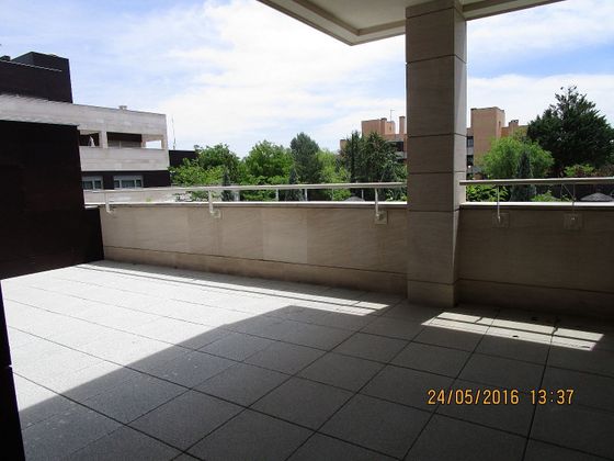 Foto 2 de Pis en lloguer a El Soto de la Moraleja de 3 habitacions amb terrassa i piscina