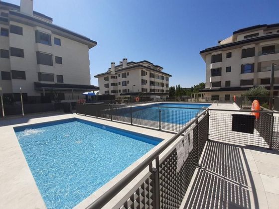 Foto 2 de Pis en lloguer a Arroyo de la Vega de 3 habitacions amb terrassa i piscina