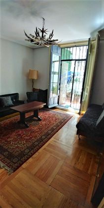 Foto 2 de Piso en alquiler en Universidad - Malasaña de 4 habitaciones con muebles y calefacción