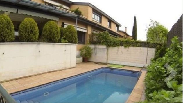Foto 1 de Alquiler de casa en Encinar de los Reyes de 5 habitaciones con terraza y piscina