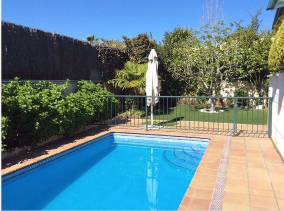 Foto 2 de Casa en lloguer a Encinar de los Reyes de 5 habitacions amb terrassa i piscina