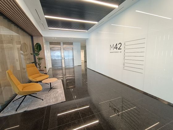 Foto 2 de Alquiler de oficina en avenida De Manoteras con terraza y ascensor