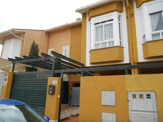 Foto 1 de Casa adosada en venta en Uceda de 3 habitaciones con calefacción