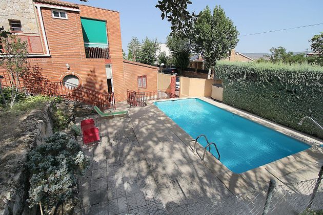 Foto 2 de Chalet en venta en Uceda de 4 habitaciones con terraza y piscina