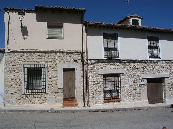 Foto 1 de Casa adossada en venda a Uceda de 6 habitacions amb terrassa i garatge