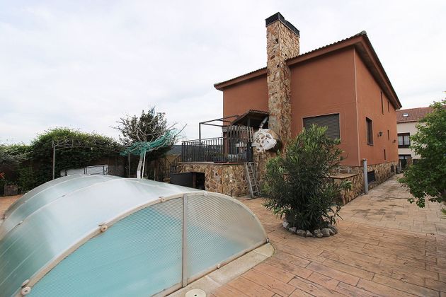 Foto 2 de Venta de chalet en Redueña de 4 habitaciones con terraza y piscina