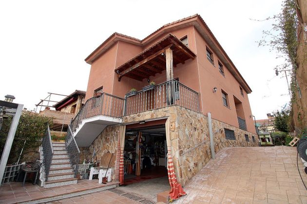 Foto 1 de Xalet en venda a Redueña de 4 habitacions amb terrassa i piscina