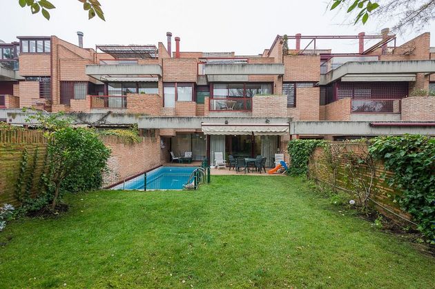 Foto 1 de Casa adossada en venda a Nueva España de 7 habitacions amb terrassa i piscina