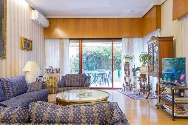 Foto 2 de Casa adossada en venda a Nueva España de 7 habitacions amb terrassa i piscina