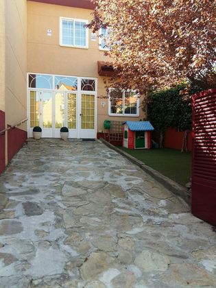 Foto 1 de Casa en venda a La Pizarra de 5 habitacions amb piscina i garatge