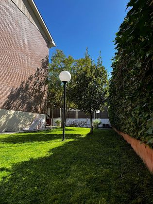 Foto 2 de Casa en lloguer a Villanueva de la Cañada de 6 habitacions amb terrassa i jardí