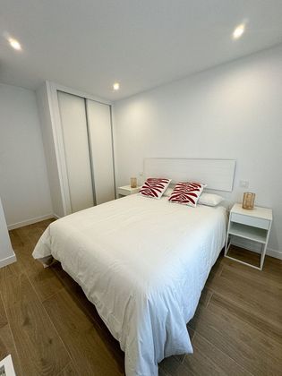 Foto 2 de Alquiler de piso en Castilla de 2 habitaciones con muebles y aire acondicionado