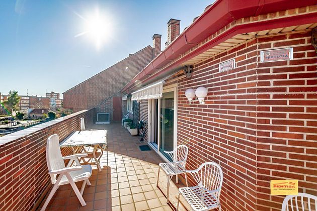 Foto 1 de Àtic en venda a calle De Antonio Cavero de 2 habitacions amb terrassa i piscina