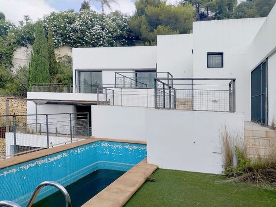 Foto 1 de Xalet en venda a calle Castell de Guadalest de 4 habitacions amb terrassa i piscina