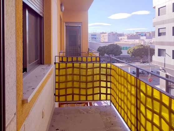 Foto 2 de Pis en venda a Villajoyosa ciudad de 3 habitacions amb terrassa i piscina