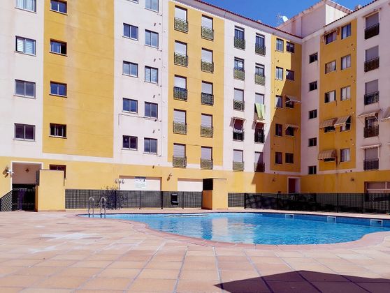 Foto 1 de Venta de piso en Villajoyosa ciudad de 3 habitaciones con terraza y piscina
