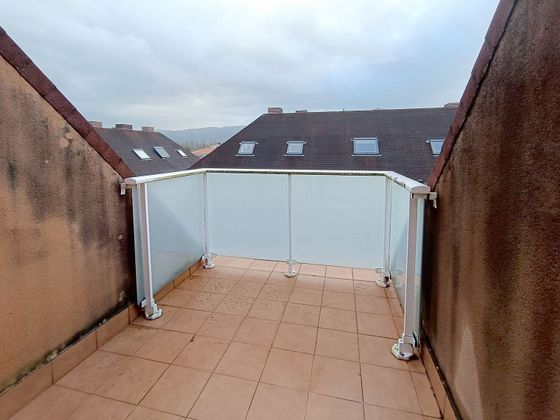 Foto 2 de Pis en venda a Vioño de 3 habitacions amb garatge i balcó
