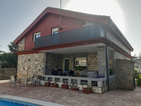Foto 1 de Chalet en venta en calle San Pedro Poveda de 3 habitaciones con terraza y piscina