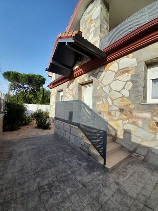 Foto 2 de Chalet en venta en calle San Pedro Poveda de 3 habitaciones con terraza y piscina