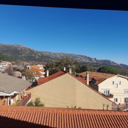 Foto 2 de Dúplex en venda a Becerril de la Sierra de 3 habitacions amb terrassa i balcó