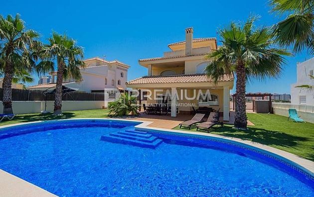 Foto 1 de Xalet en venda a Playa del Esparto-Veneziola de 4 habitacions amb terrassa i piscina