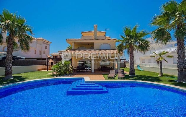 Foto 2 de Chalet en venta en Playa del Esparto-Veneziola de 4 habitaciones con terraza y piscina