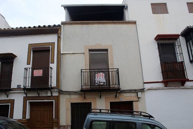Foto 1 de Casa adosada en venta en Aguilar de la Frontera de 4 habitaciones con terraza y ascensor