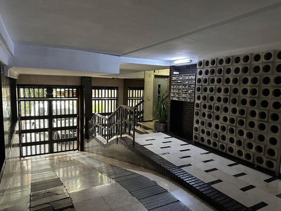 Foto 2 de Pis en venda a plaza Del Moreno de 3 habitacions amb terrassa i balcó