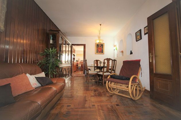 Foto 2 de Casa en venda a Concepción de 5 habitacions amb terrassa i jardí