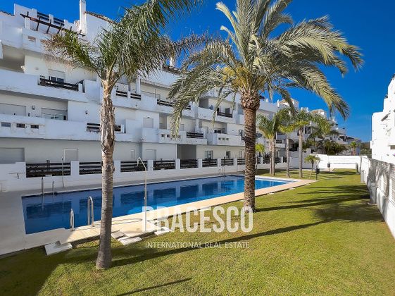 Foto 1 de Dúplex en venda a Estepona Oeste - Valle Romano - Bahía Dorada de 4 habitacions amb terrassa i piscina