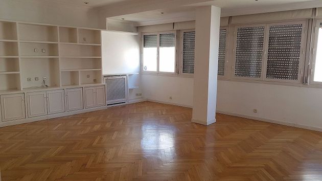 Foto 1 de Alquiler de piso en calle Amado Nervo de 4 habitaciones con garaje y jardín