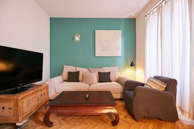 Foto 2 de Dúplex en alquiler en Universidad - Malasaña de 2 habitaciones con muebles y balcón