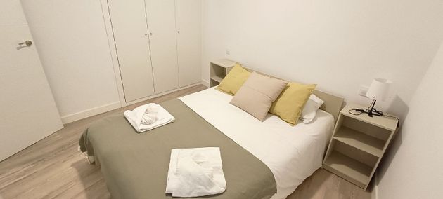 Foto 1 de Pis en lloguer a Argüelles de 2 habitacions amb mobles i calefacció