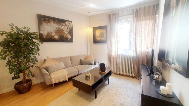 Foto 2 de Piso en alquiler en Universidad - Malasaña de 2 habitaciones con muebles y aire acondicionado