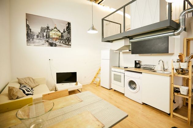 Foto 1 de Alquiler de dúplex en Embajadores - Lavapiés de 1 habitación con muebles y calefacción