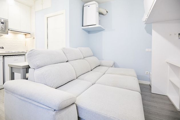 Foto 2 de Estudio en alquiler en Universidad - Malasaña con muebles y aire acondicionado