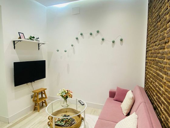 Foto 2 de Piso en alquiler en Gaztambide de 1 habitación con terraza y muebles