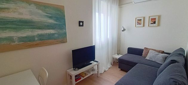 Foto 2 de Estudio en alquiler en calle De Hermosilla con muebles y aire acondicionado