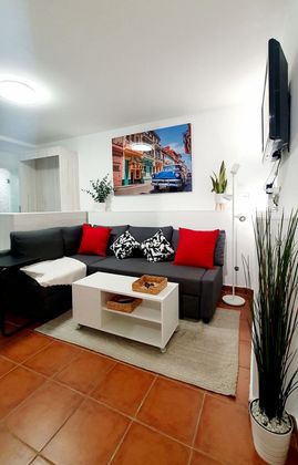 Foto 2 de Estudi en lloguer a calle De Manzanares amb mobles i aire acondicionat