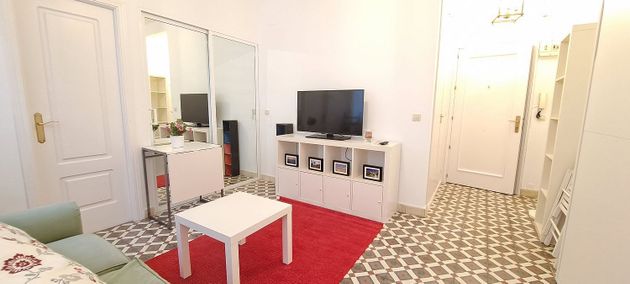 Foto 2 de Estudio en alquiler en calle De Los Peñascales con muebles y aire acondicionado