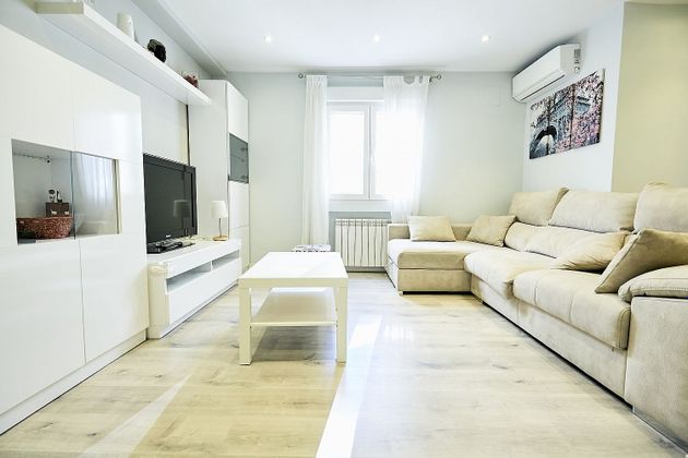 Foto 1 de Alquiler de piso en Palacio de 3 habitaciones con muebles y aire acondicionado