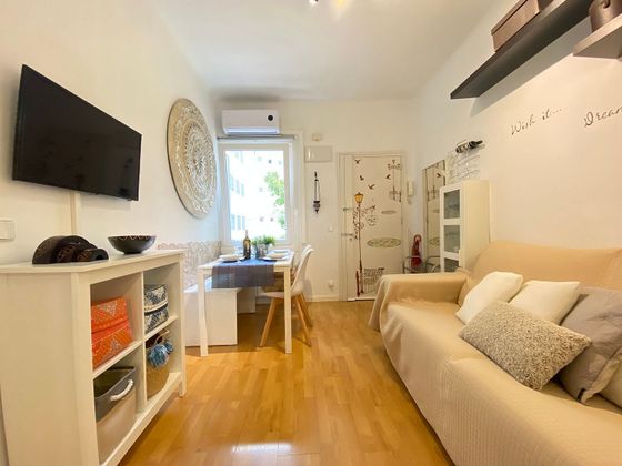 Foto 2 de Pis en lloguer a Ciudad Jardín de 2 habitacions amb mobles i aire acondicionat