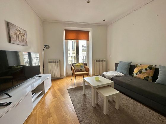 Foto 1 de Piso en alquiler en Sol de 2 habitaciones con muebles y balcón