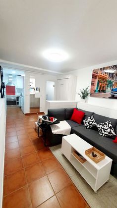 Foto 2 de Estudio en alquiler en calle De Manzanares con muebles y aire acondicionado