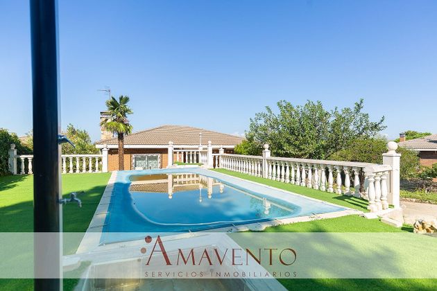 Foto 1 de Xalet en venda a Altos de Jarama de 4 habitacions amb terrassa i piscina