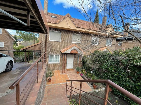 Foto 2 de Casa en venda a Los Peñascales de 4 habitacions amb terrassa i piscina