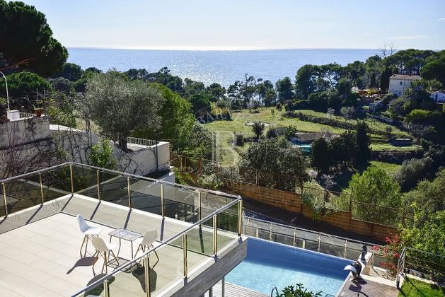 Foto 1 de Casa en venda a Canyelles - Montgoda de 5 habitacions amb terrassa i piscina