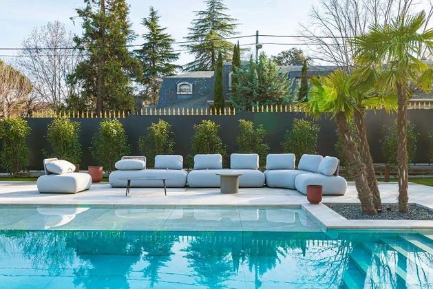 Foto 2 de Casa en venda a La Florida - El Plantío de 5 habitacions amb terrassa i piscina