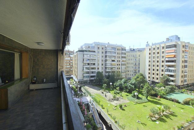 Foto 2 de Piso en venta en Gaztambide de 4 habitaciones con terraza y garaje